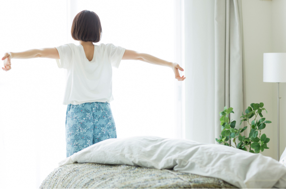 朝の青白い光があたえる、脳への影響のイメージ